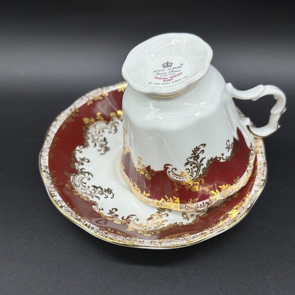 Royal Albert 1998 Regina Series Ruby Tea Cup Saucer England Bone China - Picture 4 of 5